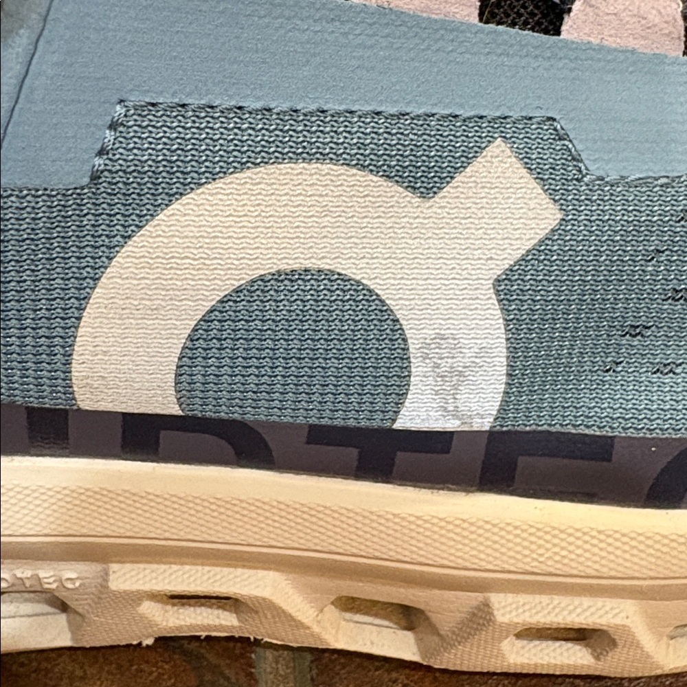 On Cloud Cloudmonster running shoes. - Picture 7 of 9